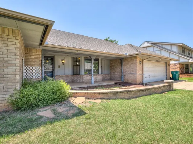 Photo 2 — 11713 TETON Road, Oklahoma City, OK 73162
