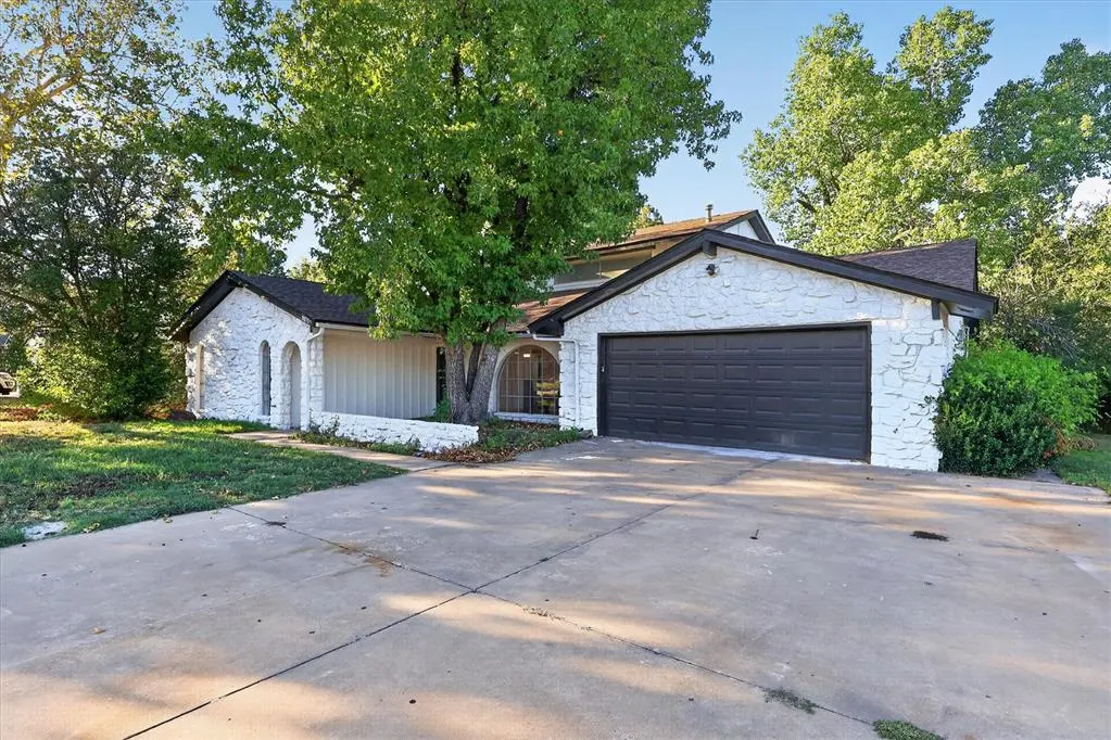Photo 2 — 8105 NW 114th Street, Oklahoma City, OK 73162