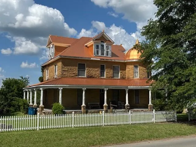 Photo 2 — 223 W Seminole Avenue, McAlester, OK 74501