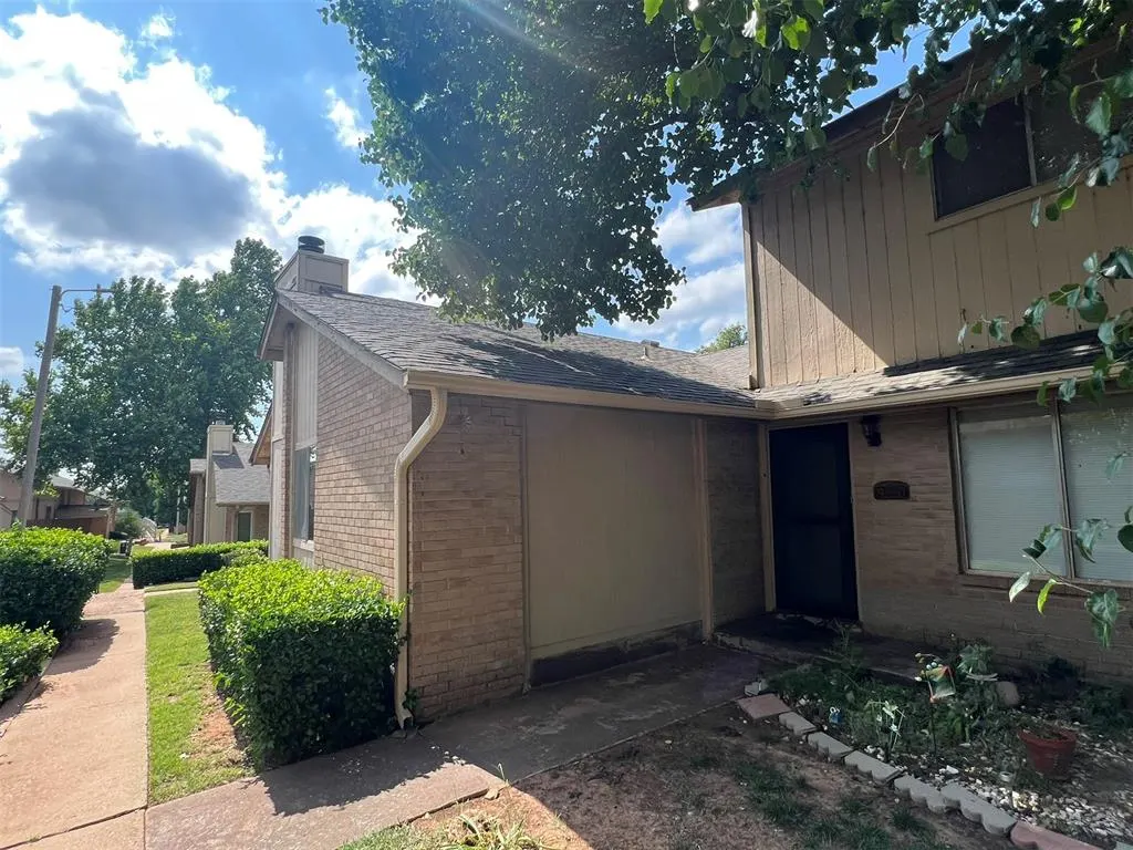 Photo 2 — 9648 Hefner Village Boulevard, Oklahoma City, OK 73162