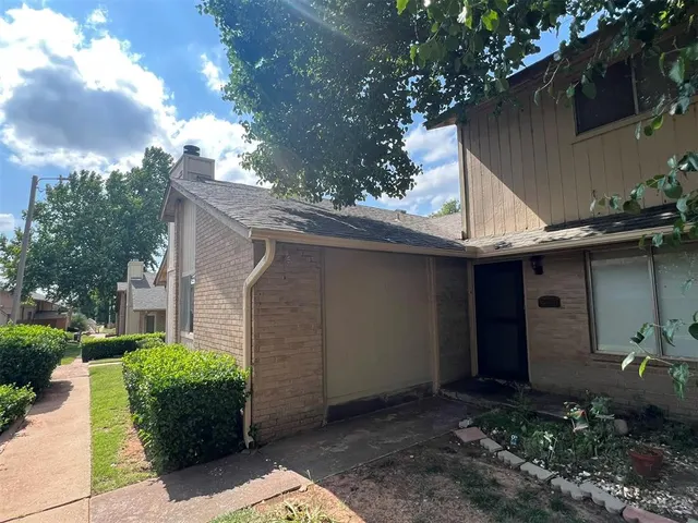 Photo 2 — 9648 Hefner Village Boulevard, Oklahoma City, OK 73162