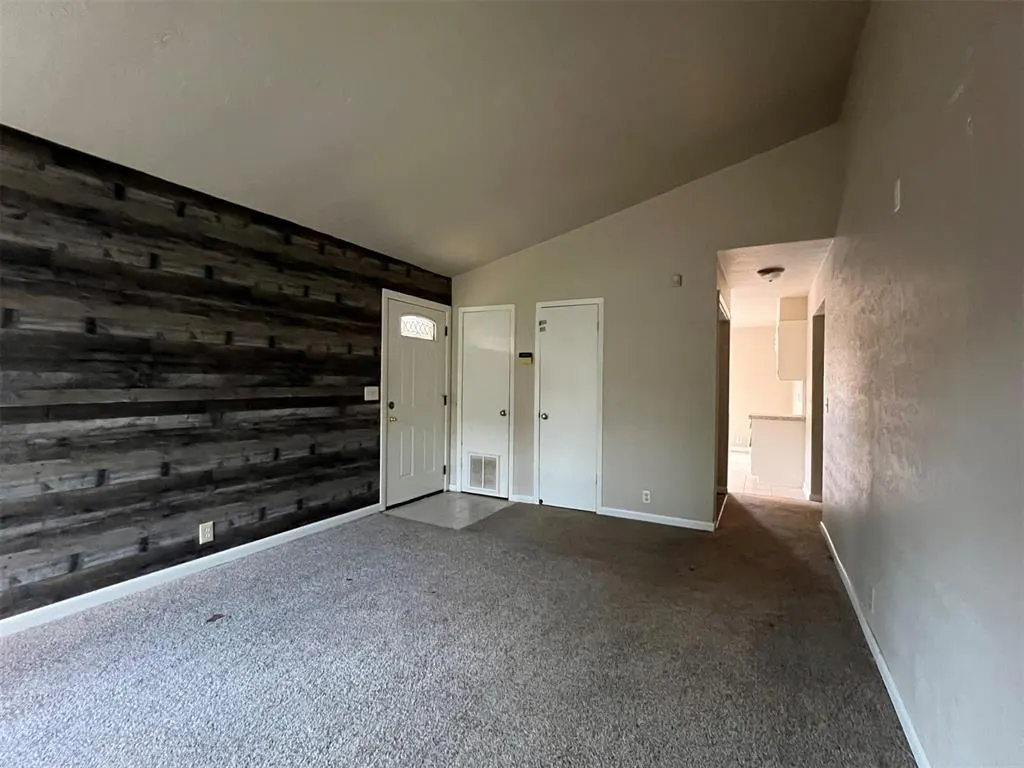 Photo 4 — 9648 Hefner Village Boulevard, Oklahoma City, OK 73162