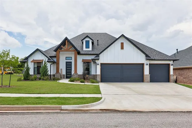 Front exterior — 214 Alamosa Road, Norman, OK 73069