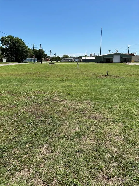 Front exterior — 122 N 10th Street, Thomas, OK 73669