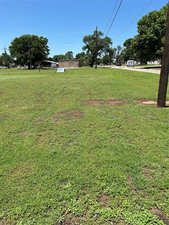 Photo 2 — 122 N 10th Street, Thomas, OK 73669