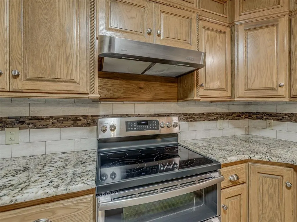 Photo 14 — 218 S 5th Avenue, Stroud, OK 74079