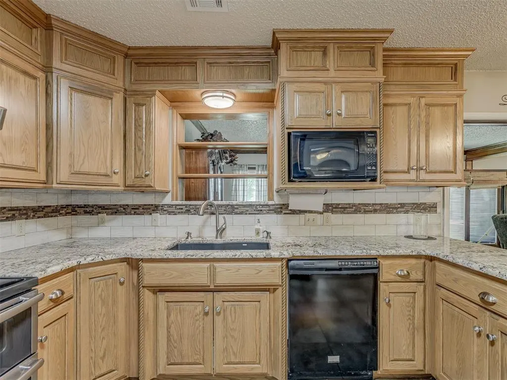 Photo 15 — 218 S 5th Avenue, Stroud, OK 74079