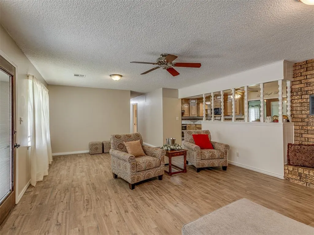 Photo 8 — 218 S 5th Avenue, Stroud, OK 74079
