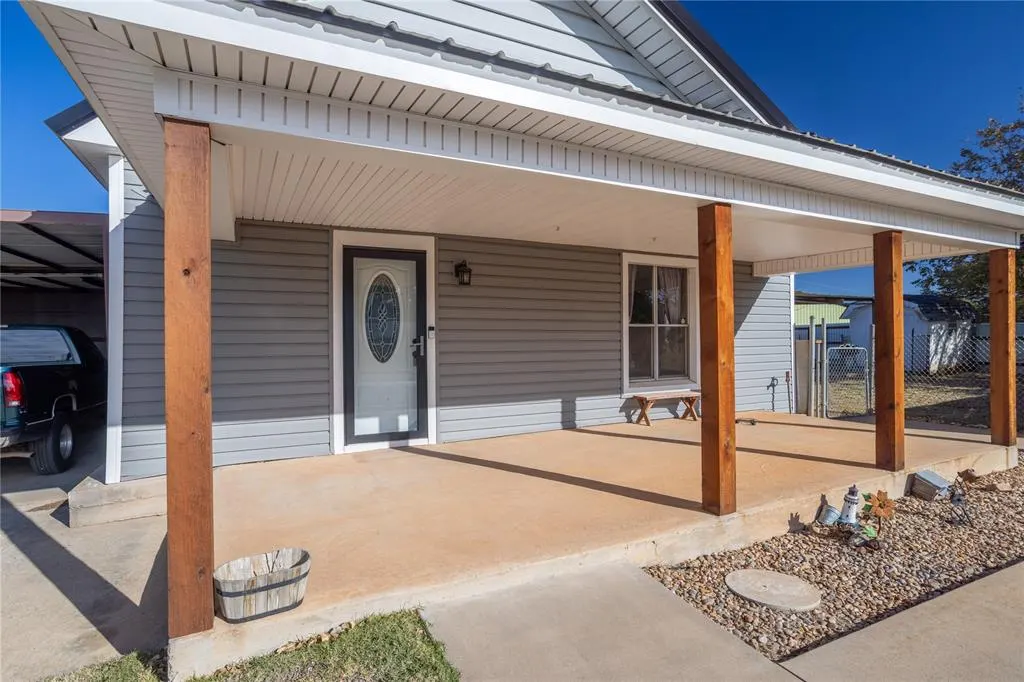 Photo 2 — 607 E C Street, Arapaho, OK 73620