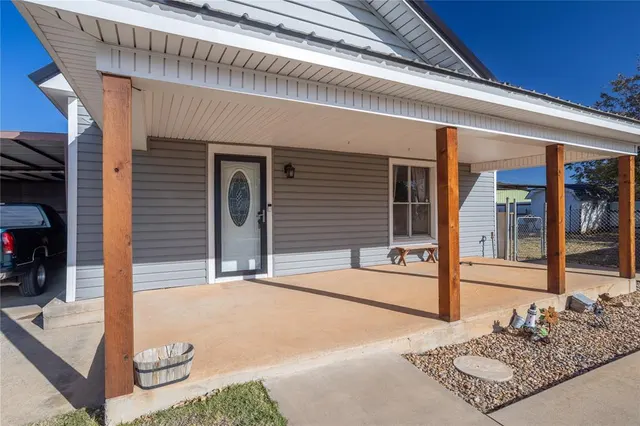 Photo 2 — 607 E C Street, Arapaho, OK 73620