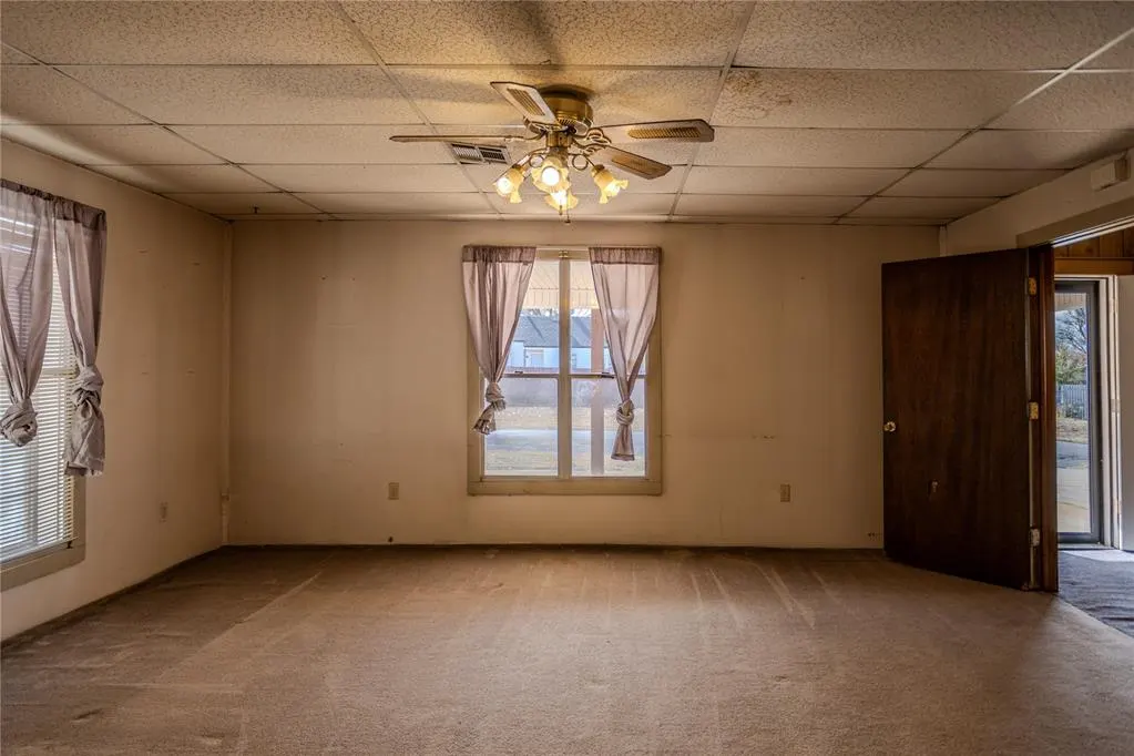 Photo 6 — 607 E C Street, Arapaho, OK 73620