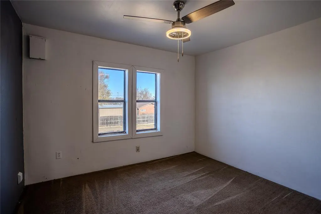 Photo 12 — 607 E C Street, Arapaho, OK 73620