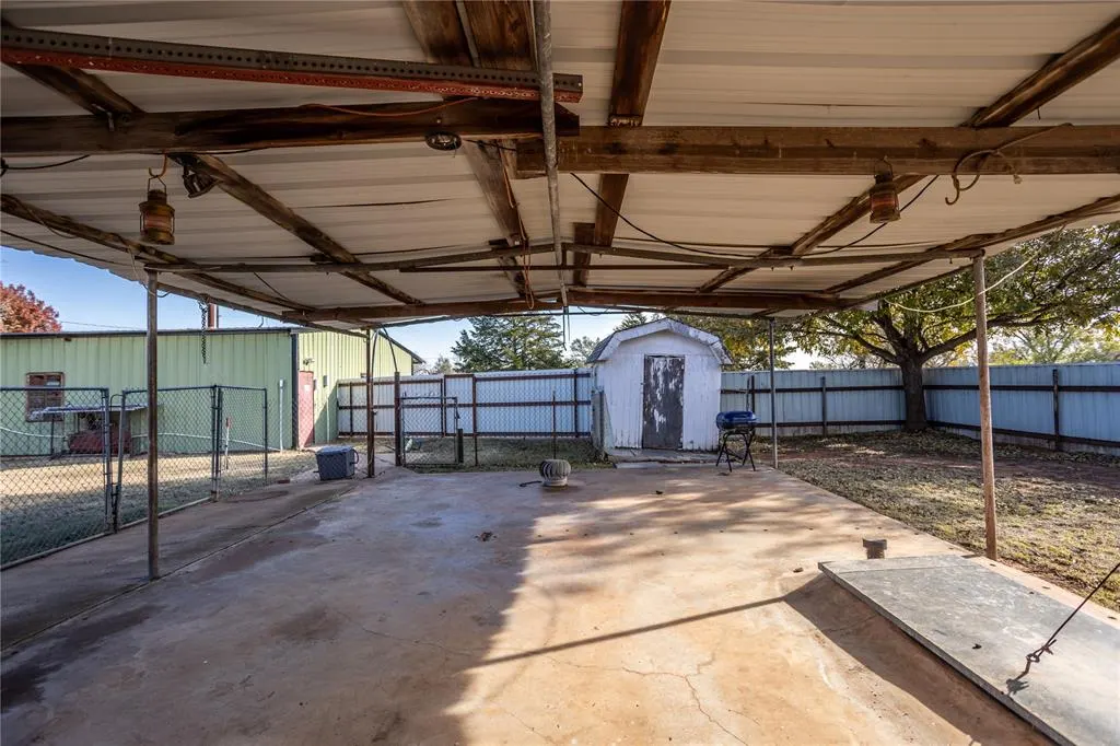 Photo 14 — 607 E C Street, Arapaho, OK 73620