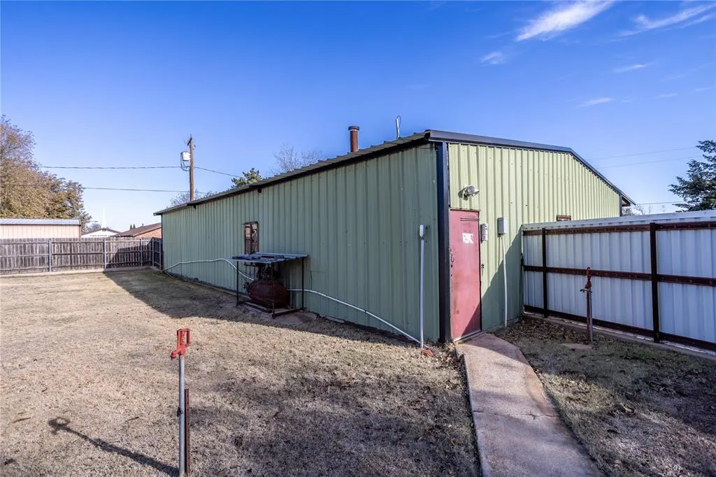 Photo 15 — 607 E C Street, Arapaho, OK 73620