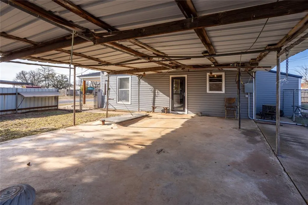 Photo 17 — 607 E C Street, Arapaho, OK 73620