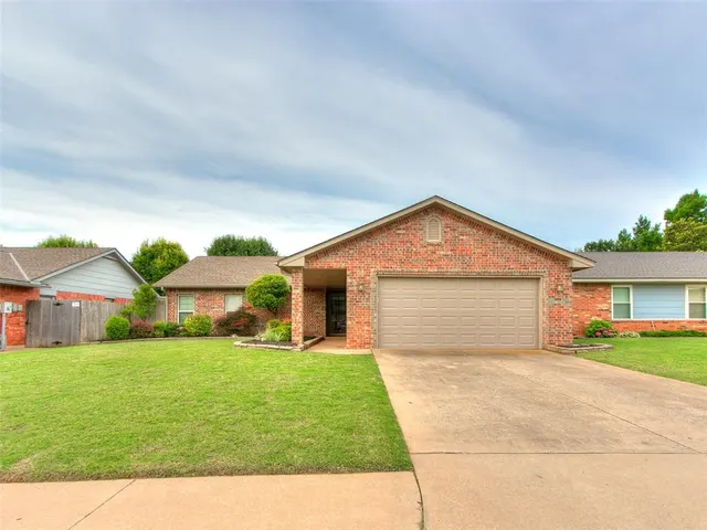 Front exterior — 7204 Walnut Creek Drive, Oklahoma City, OK 73142
