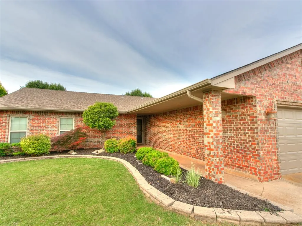 Photo 2 — 7204 Walnut Creek Drive, Oklahoma City, OK 73142
