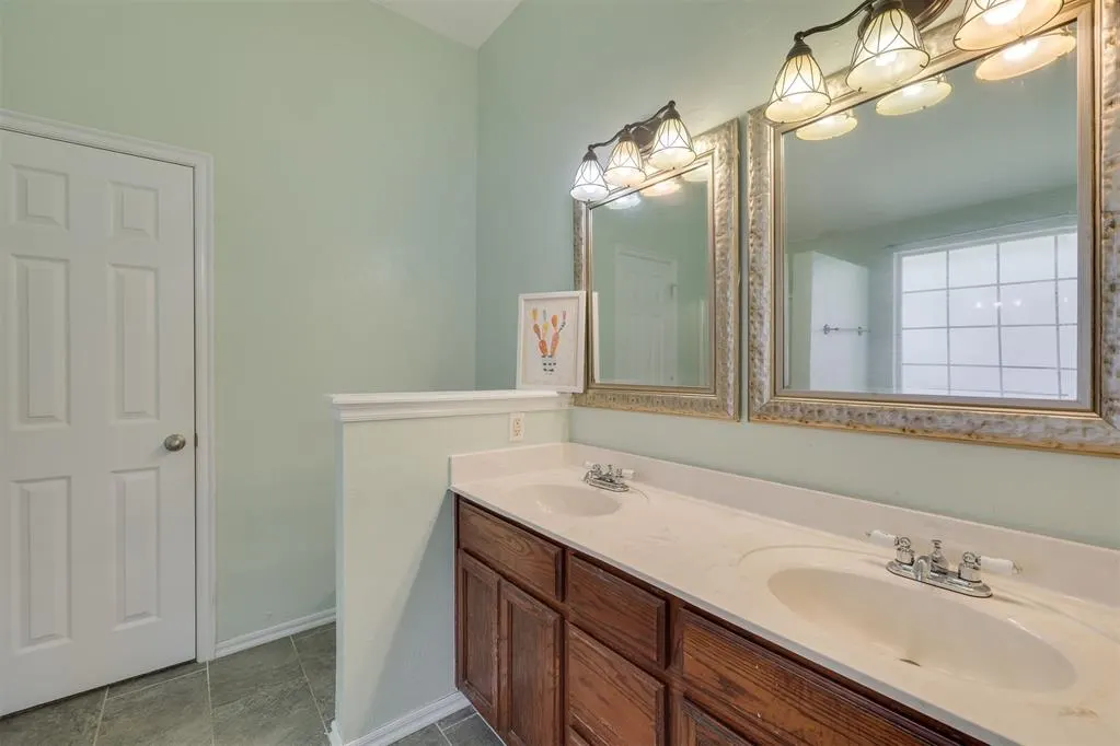 Photo 9 — 5600 Darla Drive, Oklahoma City, OK 73135