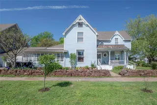 Sold home at 201 W 8th Street