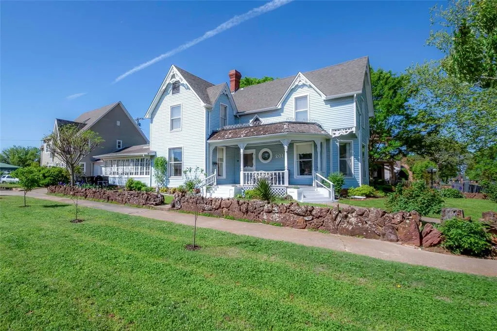 Photo 2 — 201 W 8th Street, Chandler, OK 74834