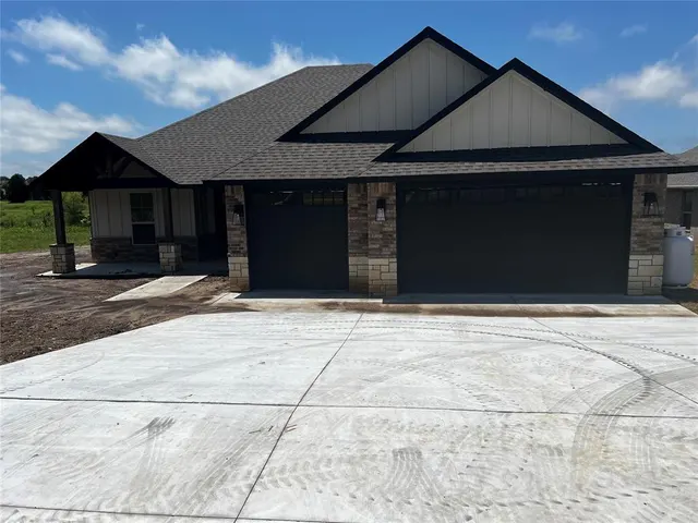 Front exterior — 614 Canyon Drive, Ardmore, OK 73401
