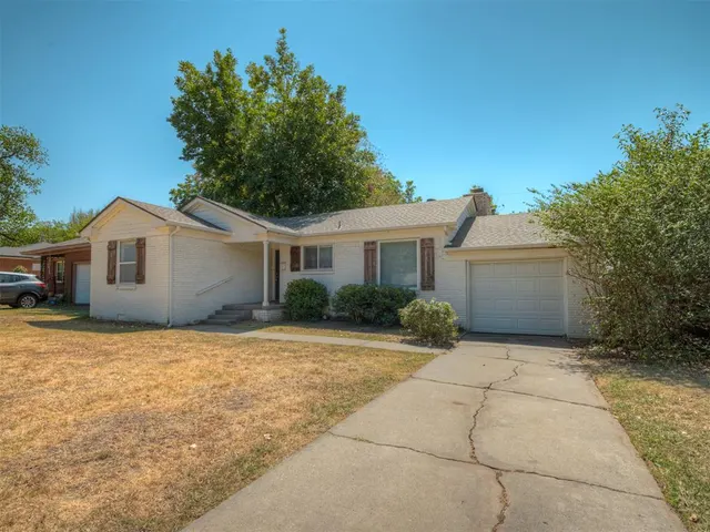 Photo 3 — 1414 Oxford Way, The Village, OK 73120
