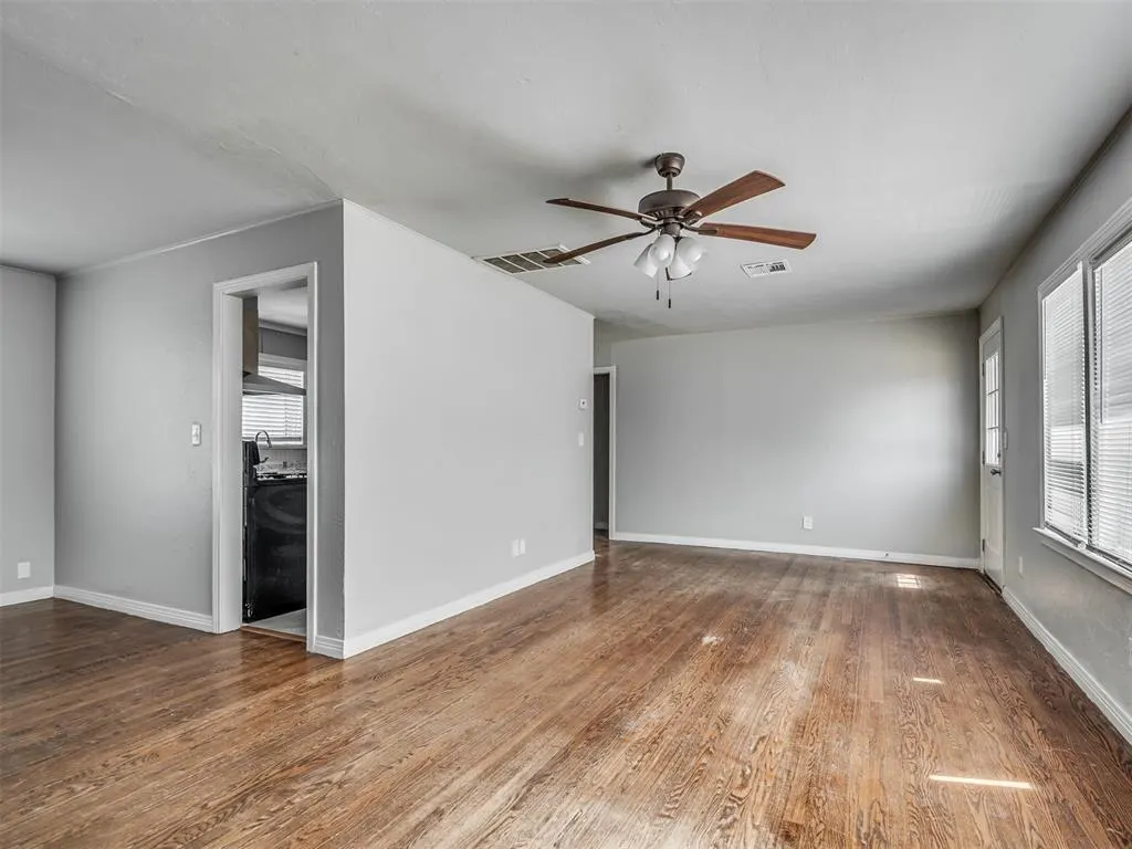Photo 11 — 1414 Oxford Way, The Village, OK 73120