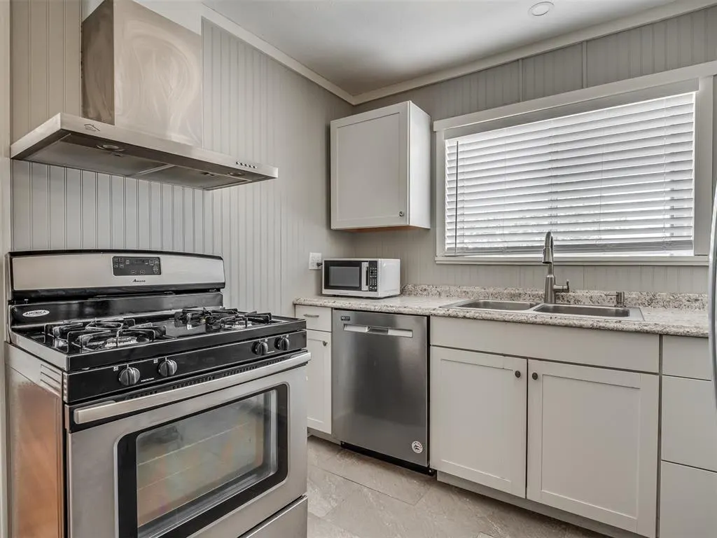 Photo 19 — 1414 Oxford Way, The Village, OK 73120