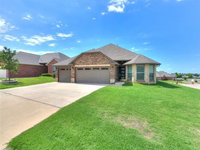 Photo 4 — 5512 Cheyenne Road, Warr Acres, OK 73132