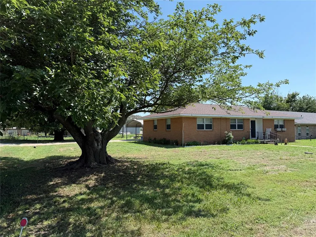 Photo 3 — 820 12th Street, Snyder, OK 73566
