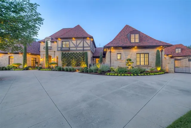 Photo 2 — 4901 Wisteria Drive, Oklahoma City, OK 73142