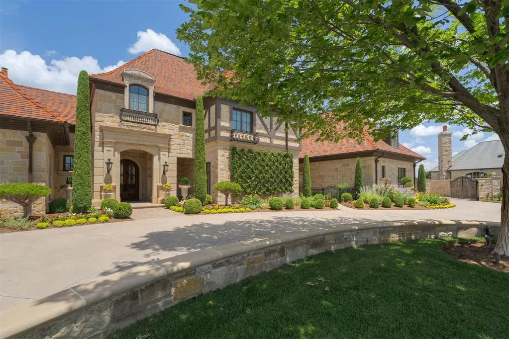 Photo 3 — 4901 Wisteria Drive, Oklahoma City, OK 73142
