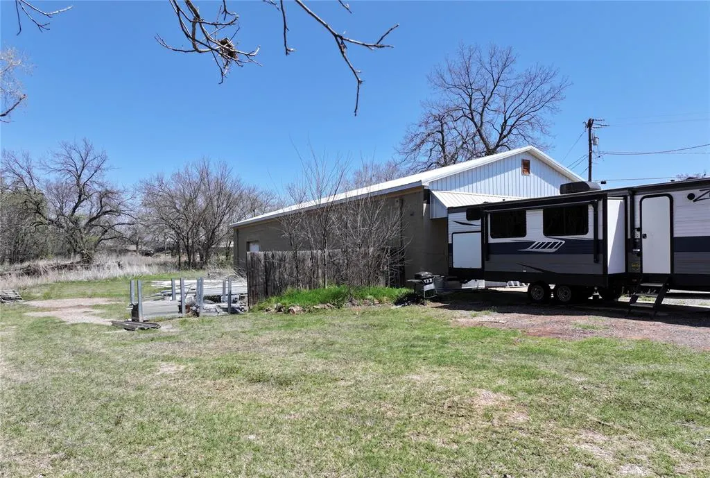 Photo 3 — 305 NE 3rd Street, Luther, OK 73054