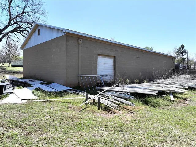 Photo 5 — 305 NE 3rd Street, Luther, OK 73054