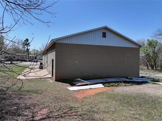 Photo 6 — 305 NE 3rd Street, Luther, OK 73054
