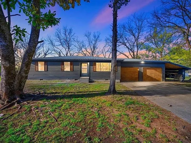 Front exterior — 309 E Memorial Street, Broken Bow, OK 74728