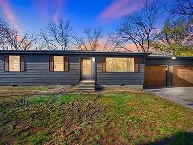 Photo 4 — 309 E Memorial Street, Broken Bow, OK 74728