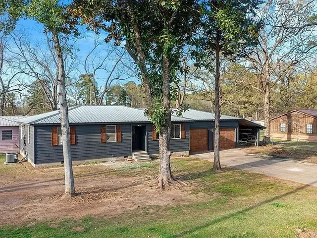 Photo 5 — 309 E Memorial Street, Broken Bow, OK 74728