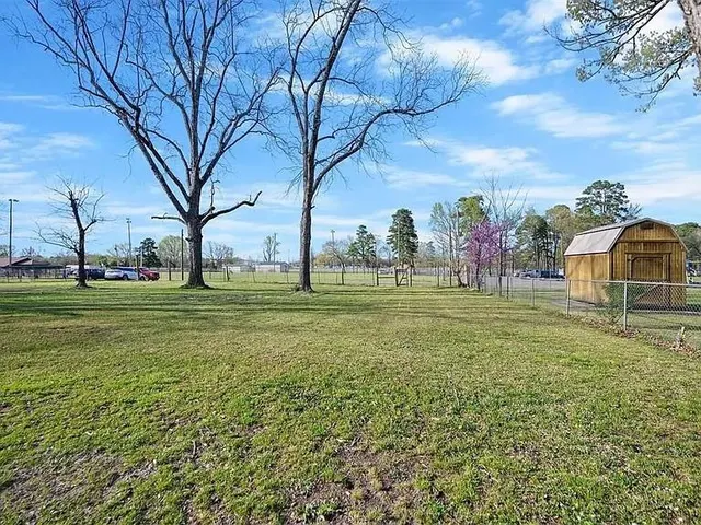 Photo 6 — 309 E Memorial Street, Broken Bow, OK 74728