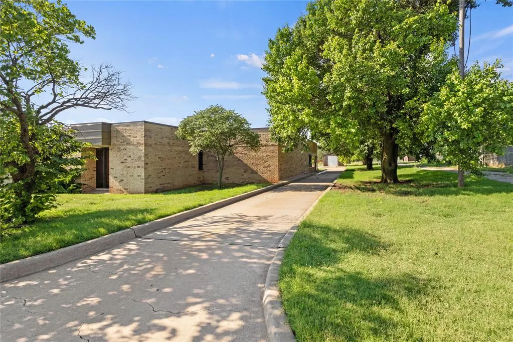 Photo 3 — 400 S Main Avenue, Custer City, OK 73639