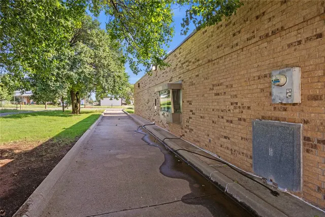 Photo 4 — 400 S Main Avenue, Custer City, OK 73639