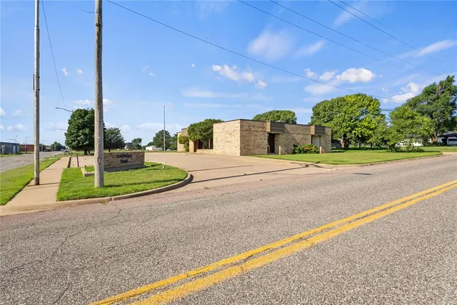 Photo 5 — 400 S Main Avenue, Custer City, OK 73639