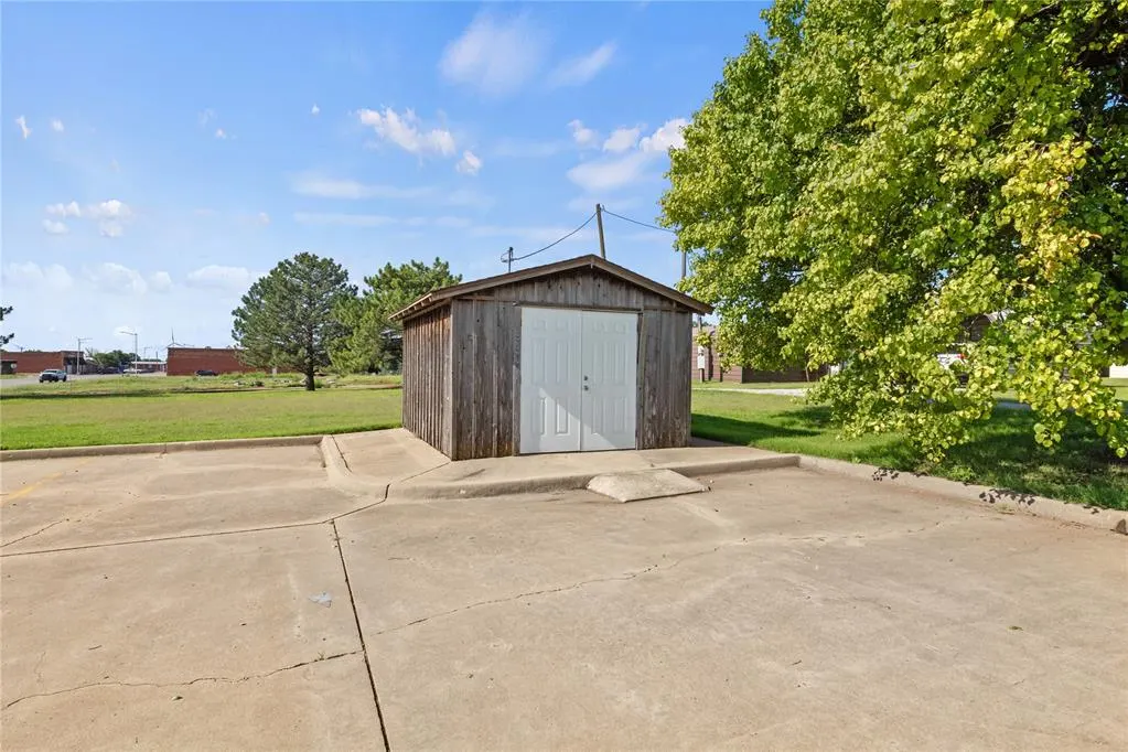Photo 6 — 400 S Main Avenue, Custer City, OK 73639