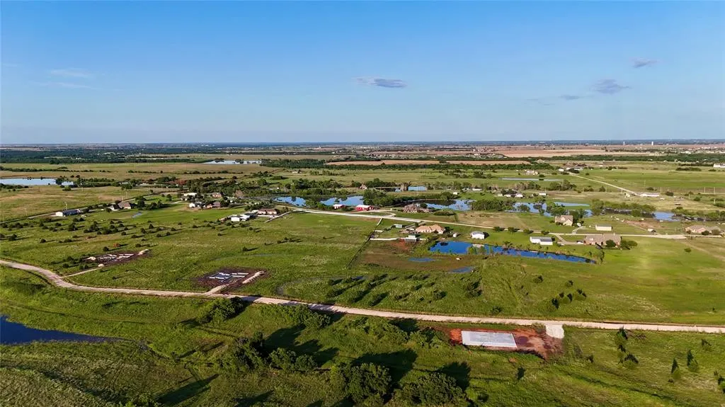 Photo 4 — 2 E 880 Road, Cashion, OK 73016