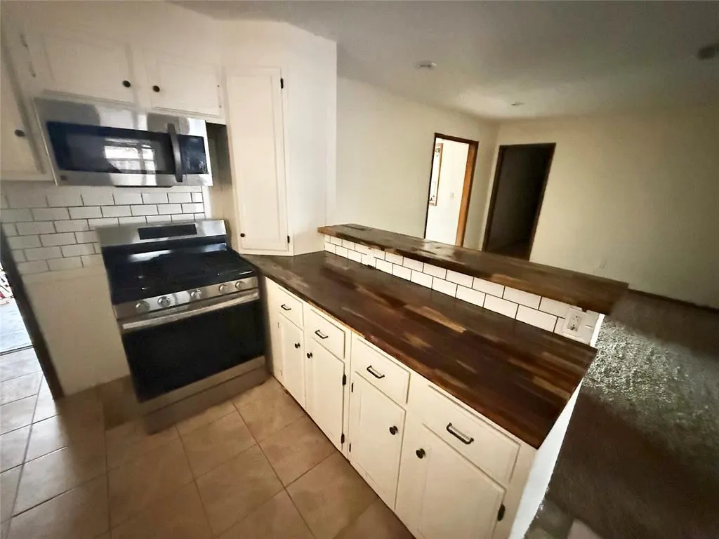 Photo 5 — 601 Sky Circle, Altus, OK 73521