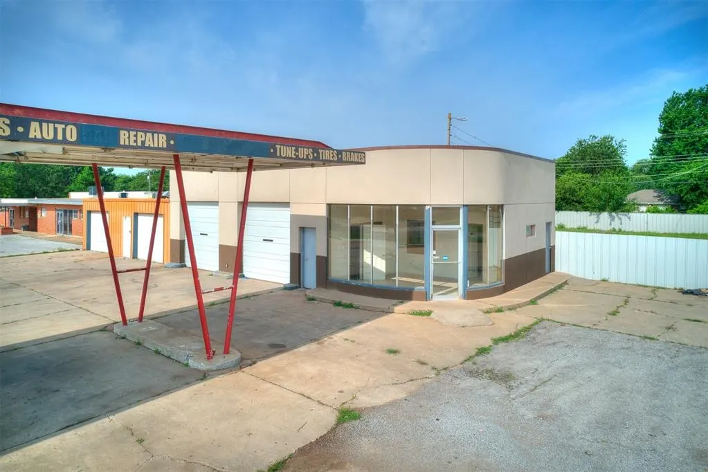 Photo 2 — 2217 N Portland Avenue, Oklahoma City, OK 73107