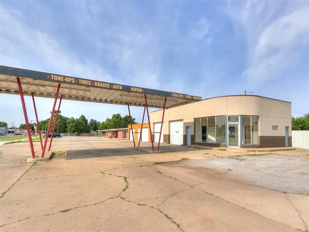 Photo 8 — 2217 N Portland Avenue, Oklahoma City, OK 73107