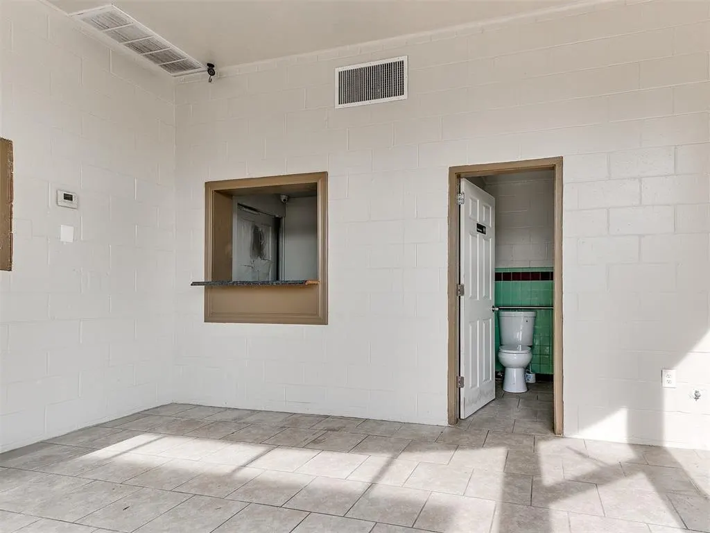 Photo 15 — 2217 N Portland Avenue, Oklahoma City, OK 73107