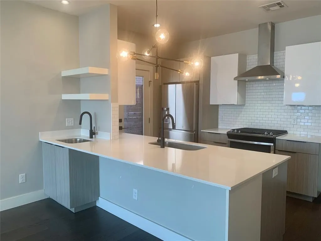 Photo 5 — 1305 NE 6th Street, Oklahoma City, OK 73117