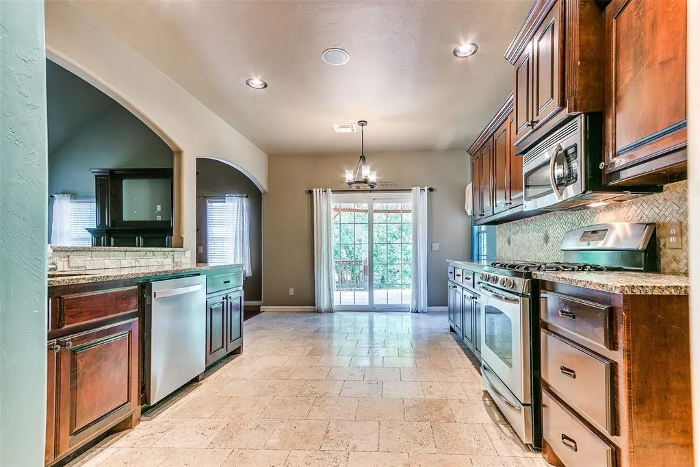 Photo 10 — 3393 Creek View Court, Newcastle, OK 73065